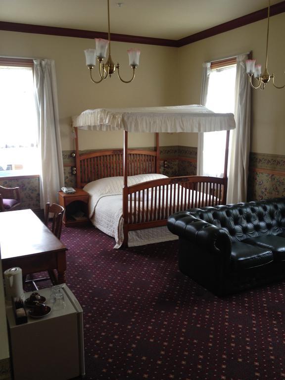 Shepherds Arms Hotel Wellington Room photo